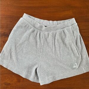 ALO Yoga Women's Gray Muse Ribbed Shorts